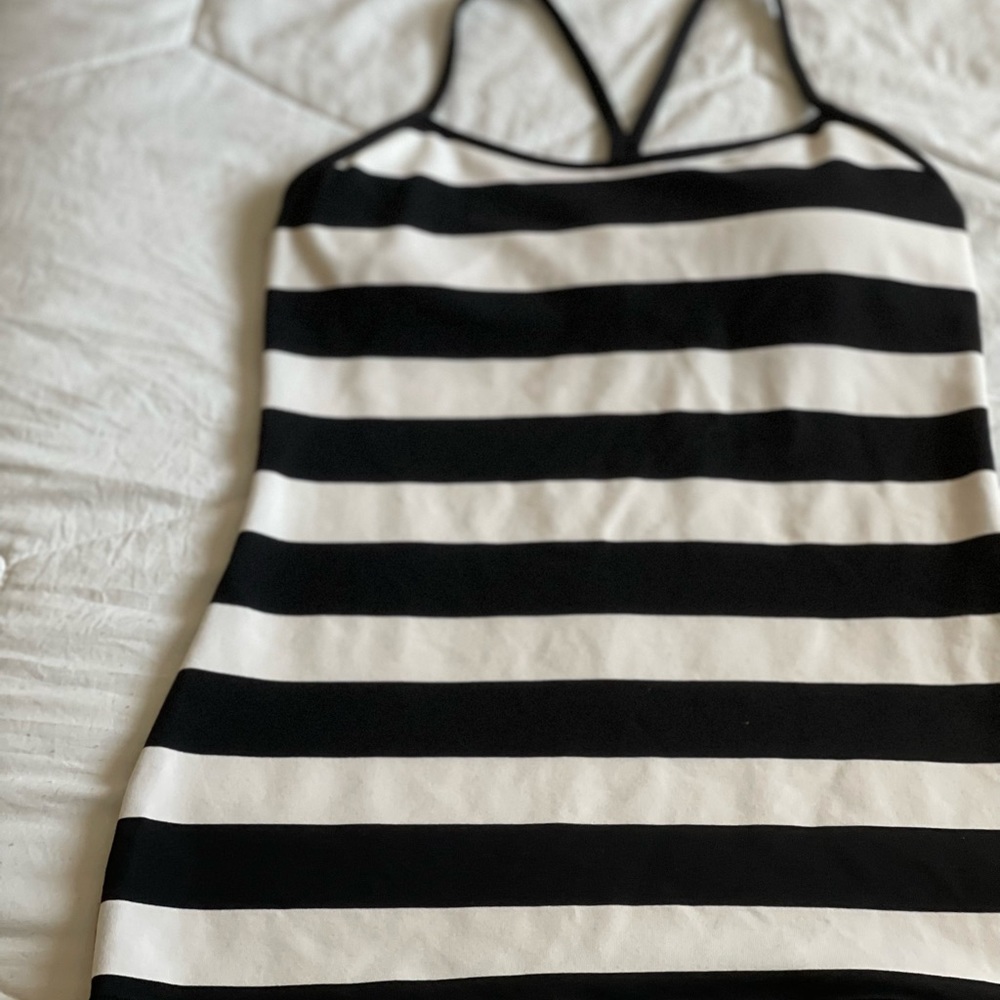 Lululemon Racerback top size 6 - Picture 8 of 9